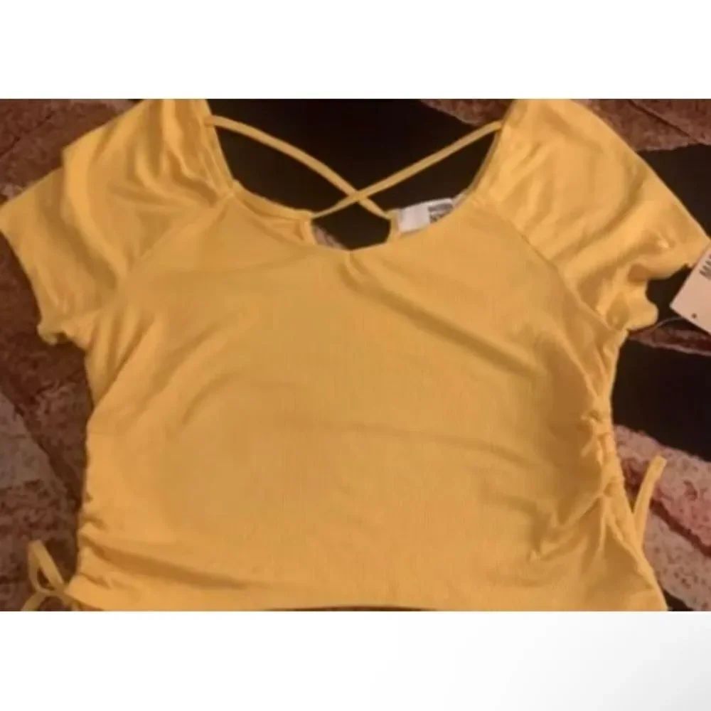 Madden NYC Women’s Side Ruched Top
sizes Yellow XXXL 🎉White XXL🛍️